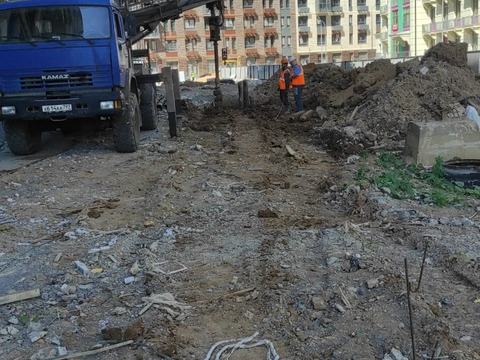 Техника на площадке жилого комплекса