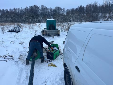 Сварка ПНД-трубы в поле зимой