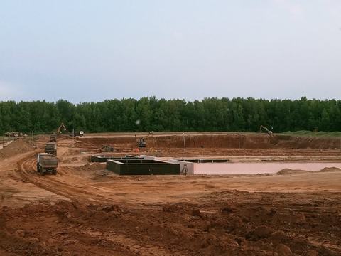Котлован на загородной площадке